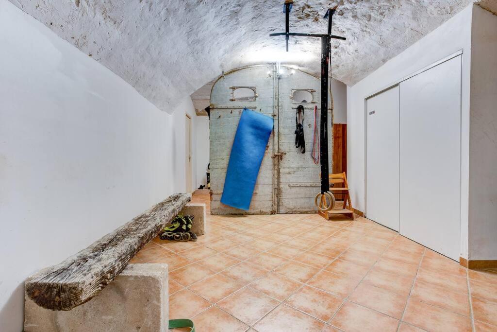 Stunning Medieval Getaway ヴィック・ラ・ガルディオル エクステリア 写真