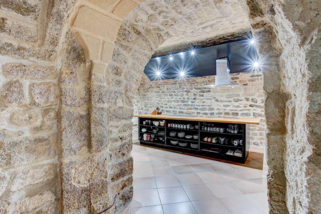 Stunning Medieval Getaway ヴィック・ラ・ガルディオル エクステリア 写真